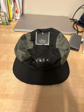 VÅGA Club Cap Performance Running Hat Black/Olive One Size